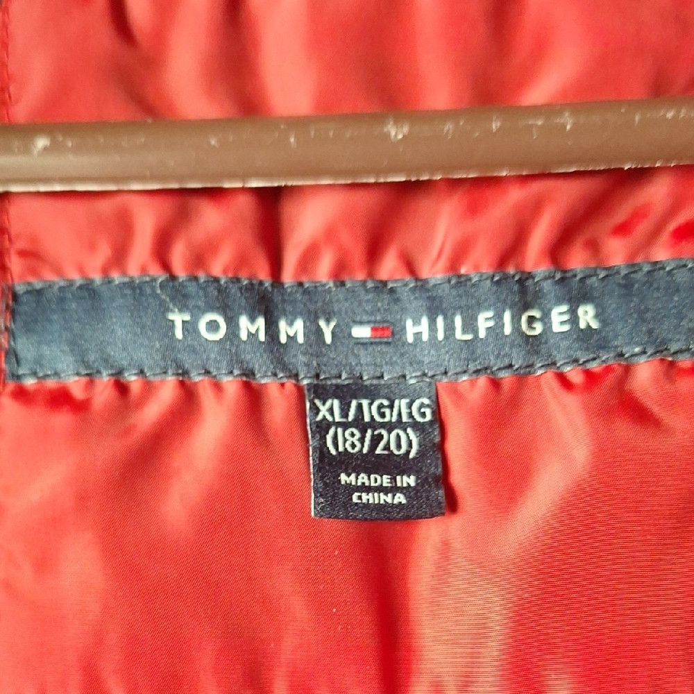 Tommy Hilfiger Kids Red & Navy Colorblock Puffer Jacket - Picture 2 of 7